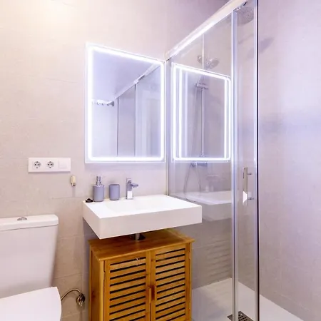 Charming 2 Bedroom Triana Bridge By Ocityzen *